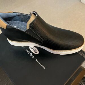 NEW Dr. Scholl’s Slip on sneakers !